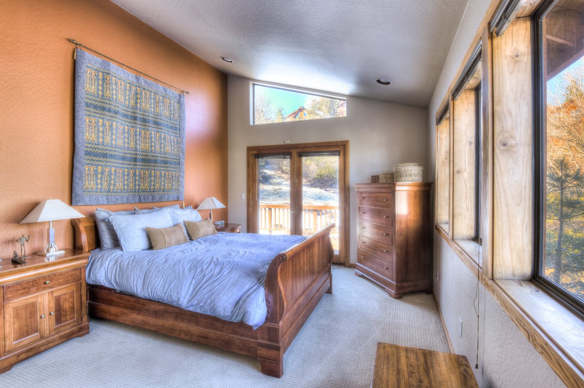 GrandWelcome's tweet photo. Beautiful views of the Truckee forest await your whole family at The Howling Wolf. A five star view and HOA amenities, you couldn't ask for more.
#getoutside #truckeeca #exploretahoe https://t.co/cXpymcjvn5
