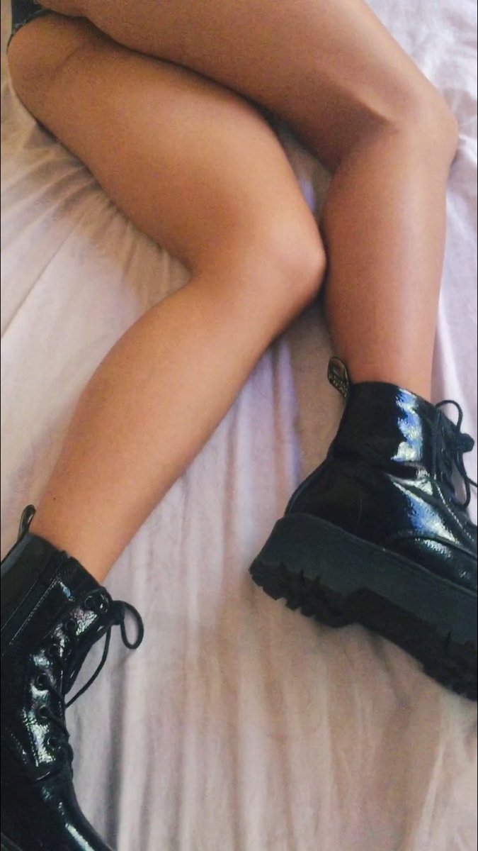 MissPoison14's tweet photo. If you like the photos, I will let you know that they are from a video where you can see a little more and that it is in my store for a good price.

Si les gustan las fotos les aviso que son de un video donde se ve un poco más y que está en mi tienda a buen precio. https://t.co/UGKOdA8G9F