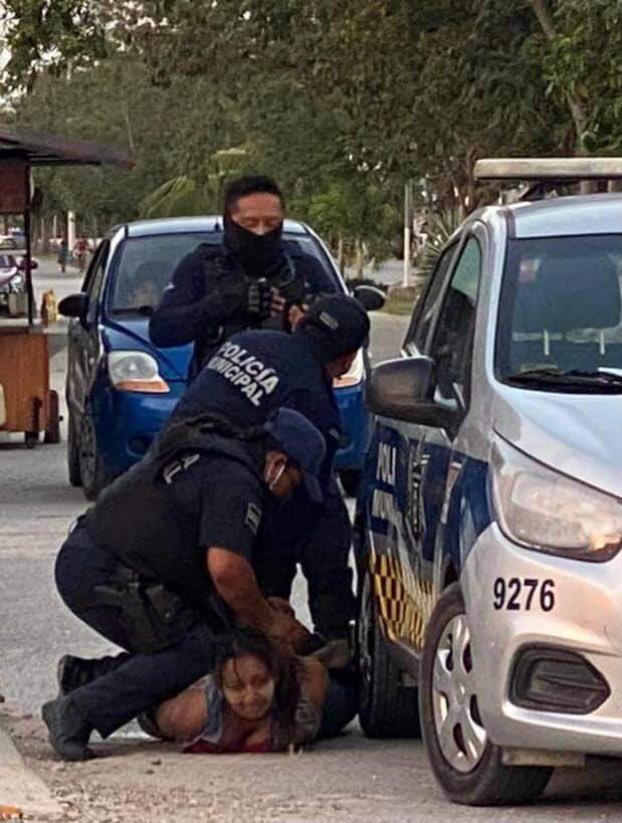 MemeYamelCA's tweet photo. No es George Floyd, y No es Estados Unidos, es una mujer que fue ASESINADA en Tulum, por el BRUTAL exceso de fuerza con el que la detuvieron. 

No capacitar policías COBRA VIDAS https://t.co/JNjlAXGh3L