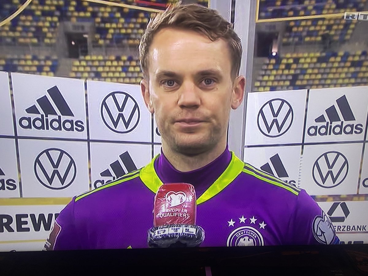 BennyHeinrich's tweet photo. „Die Idee kam ganz klar aus der Mannschaft, sich für Menschenrechte einzusetzen. Auch beim letzten Mal. Wir stehen auch für diese 30 Artikel. Wir sind gegen Diskriminierung, stehen für Toleranz & Vielfalt. Das ist das Gesicht der Mannschaft.“ - Manuel Neuer #ROMGER #DieMannschaft https://t.co/wdptp863NE