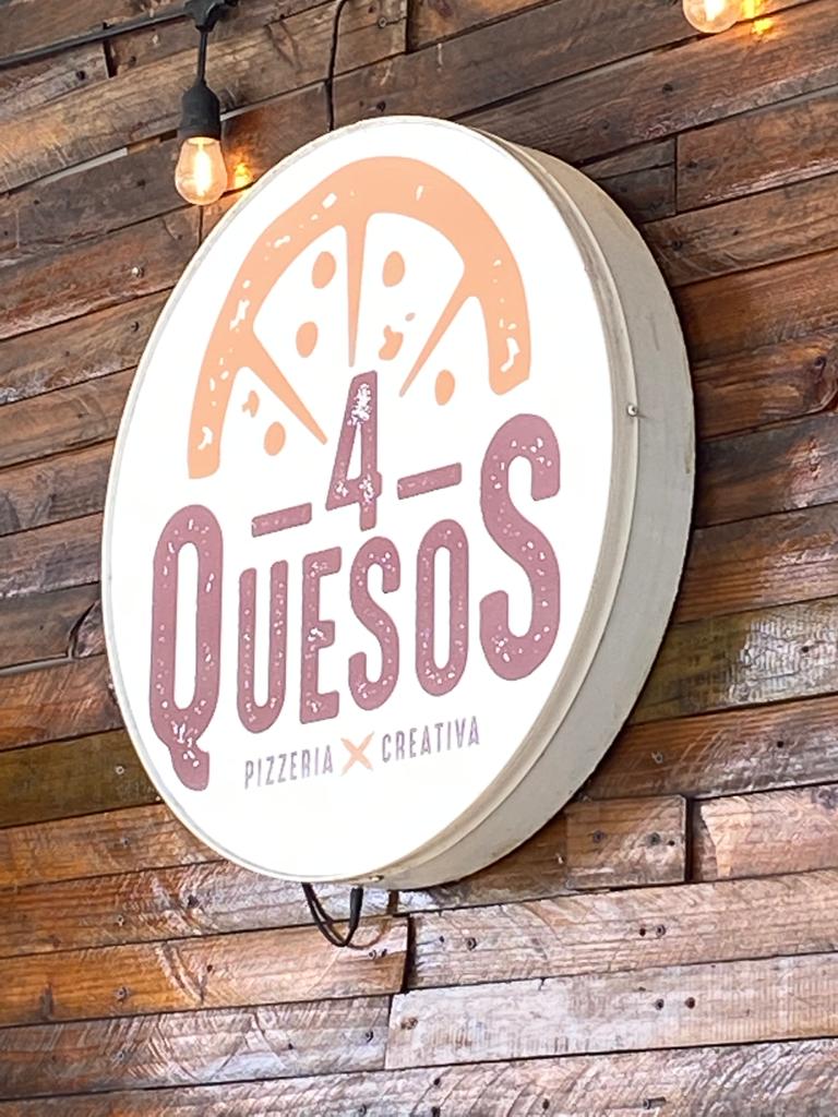 juandalmauPR's tweet photo. ¡Apoya al de aquí! 🍕 4 Quesos en Lares . https://t.co/3FOI8y30rU