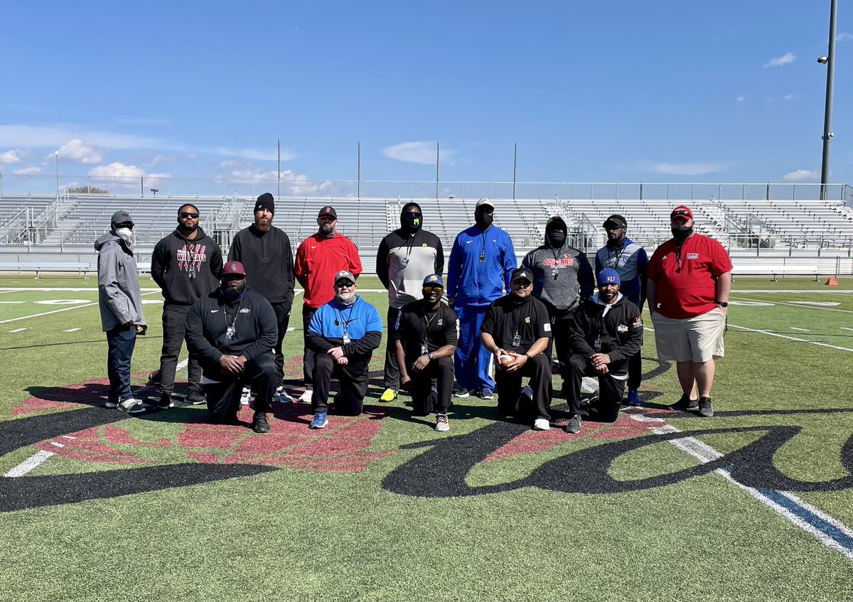 CoachCookNW's tweet photo. Thank you to @6starfootballKS for allowing me to be apart of a great showcase for the 2nd time! Great atmosphere, great coaches, helping young men be GREAT. #CougarWayorNoway #DLineHogs https://t.co/7RmLoB0TkW