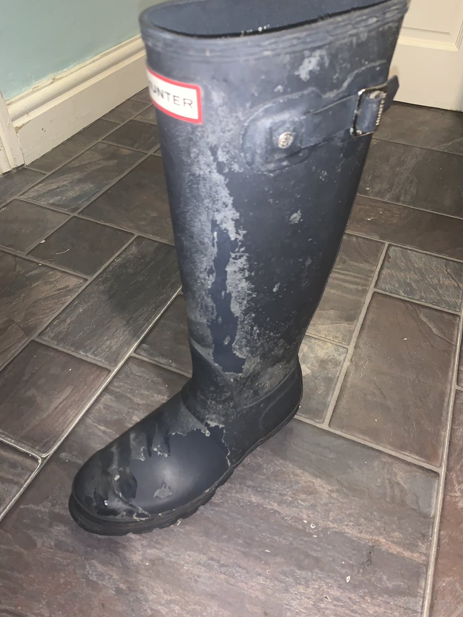 Jade_Care's tweet photo. Fuming, my @HunterBoots have started peeling and are getting worse and worse. Considering the price you pay for them, this shouldn’t happen! Anyone else had this issue?! https://t.co/72g9ju2djM