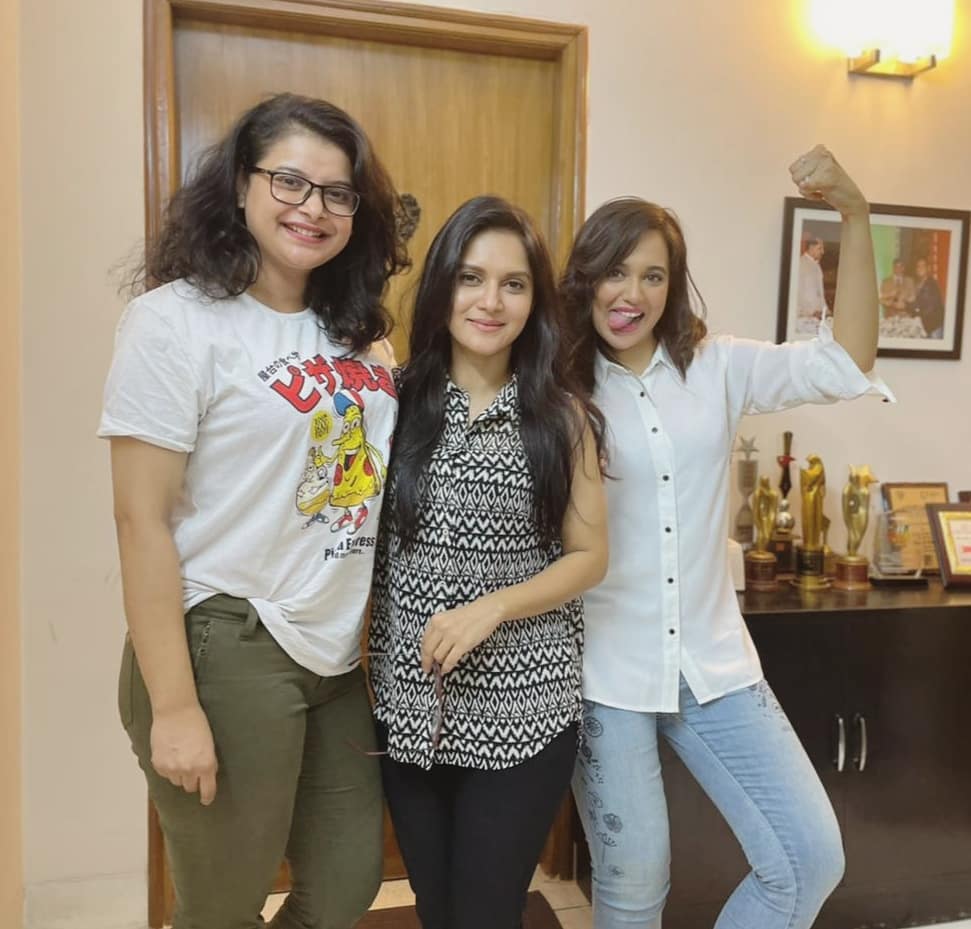 rafiath_rashid's tweet photo. A little bit of laughter and fun is good for health 😁
Lovely catching up with #RedoanRony @NusraatFaria @Sabnam_Faria #SabilaNoor & #Nehal #Rintu and #Samir ❤️❤️❤️ https://t.co/P2Msvgyo13