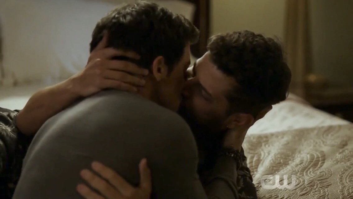 s_ffron7's tweet photo. 2.4 ๐
#steammy #screenshots
#stevencarrington #james #samcarrington #sammyjo #raf #bringbacksteven #bringbackjames #dynasty @cw_dynasty @TheCW https://t.co/RfaJYWAeCS