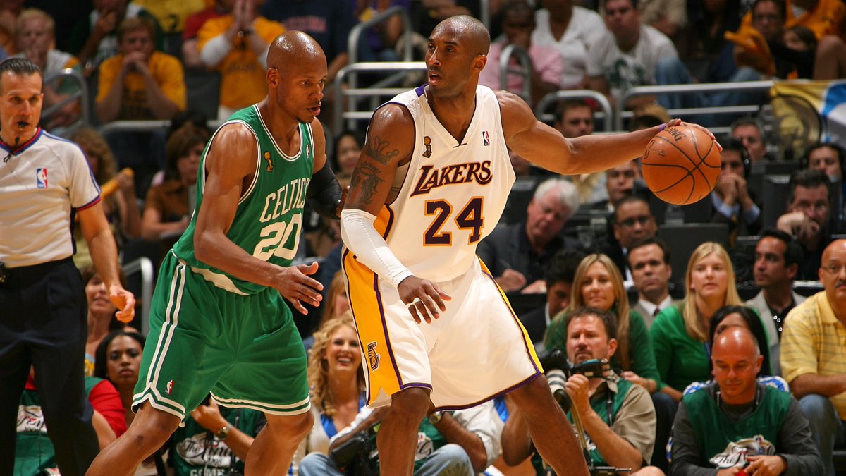 A1Hoopz's tweet photo. LeBron fans are making the Claim that the Celtics big 3 was a super team, but while doing this, they’re actually boosting Kobe’s Legacy without even realizing it. 

If those Celtics were a Super Team, That means Kobe Beat a super team before, in the Finals, and LeBron Didn’t 🤷‍♂️🤷‍♂️ https://t.co/dbTmfHETsz