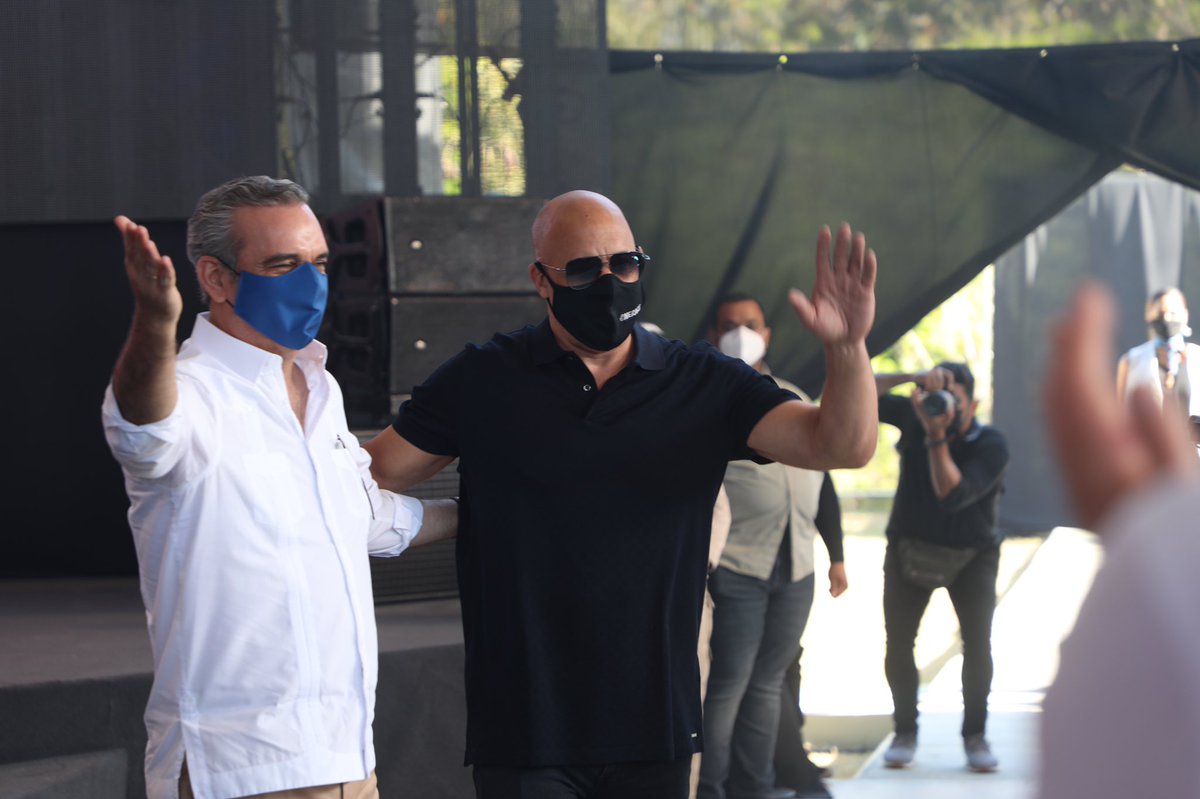 Desde #Bergantin, Puerto Plata 
queremos anunciarle al país, la firma de un acuerdo para la construcción de un estudio de cine bajo la dirección @vinDiesel y One Race Film, que consolidará la industria del cine dominicano y generará miles de empleos e impulsará el turismo.