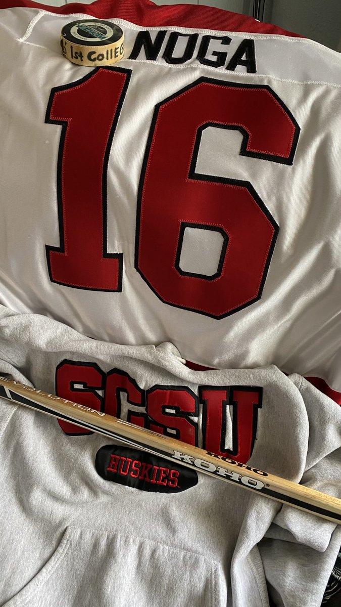 HandlerHockey's tweet photo. I want to wish the best of luck to the most important person on the team, Jeremiah Minkel. Mink’s has the most important job on the team, the equipment manager. He had a natural gift in taping my sticks before games. In return I always made sure he never spent a dime anywhere! https://t.co/FxrnpXSQjb