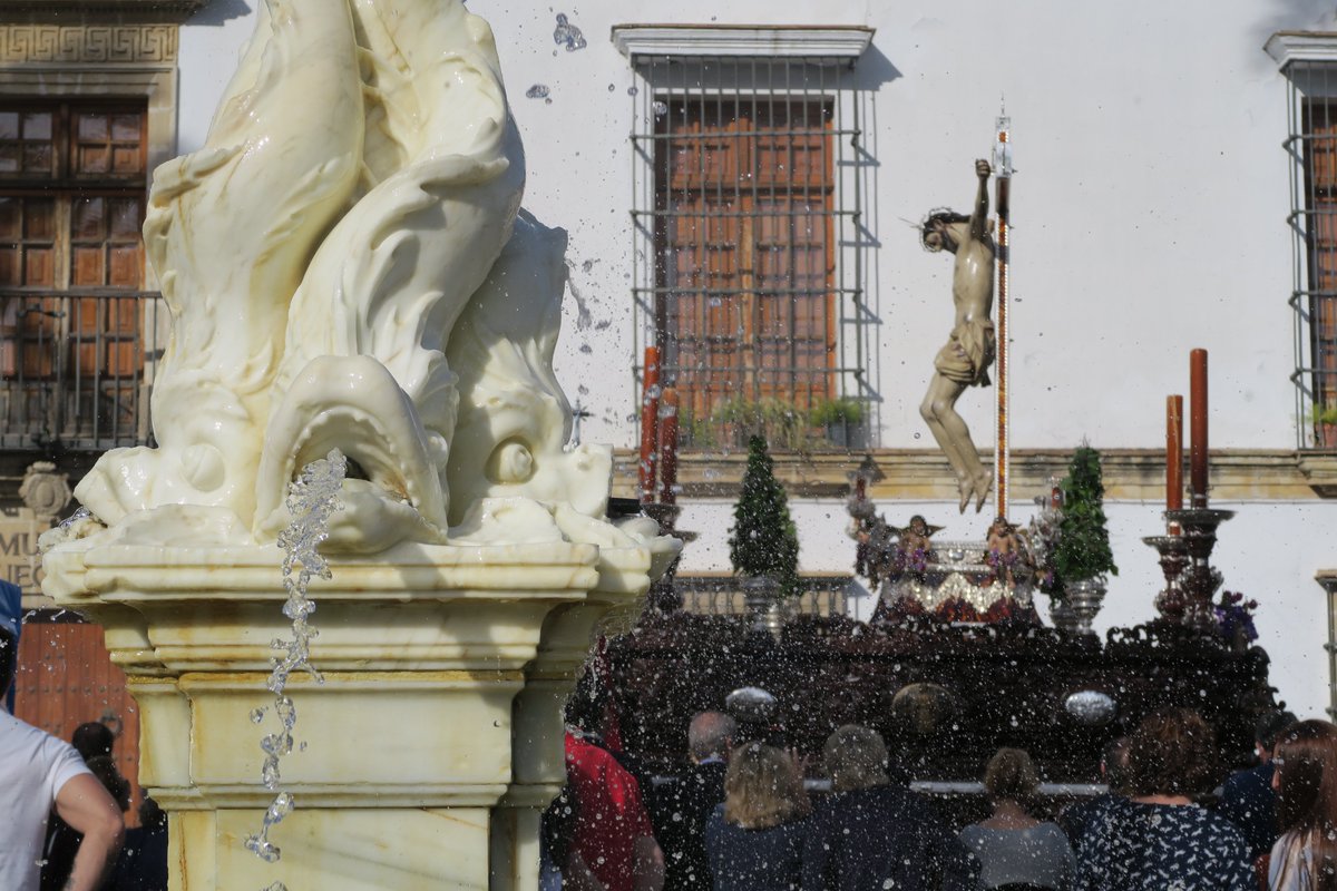 lucesintramuros's tweet photo. La Plaza del Mercado es un lugar mágico. Vive entre el abandono del Palacio Riquelme y la pervivencia del Museo Arqueológico. En esta zona aún se puede respirar lo que en otros tiempos fue: mercado árabe en la Edad Media y centro neurálgico desde la Reconquista hasta el s. XVIII https://t.co/CnPhSyteqj