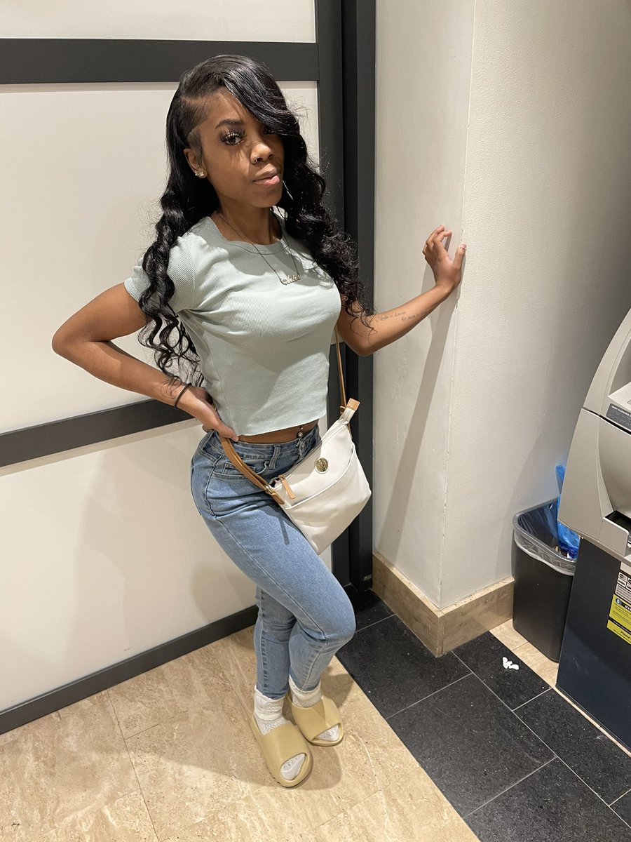 jaylahbolden's tweet photo. I got face , I got body . You name it I got it 😚 https://t.co/Svsthpe3DY