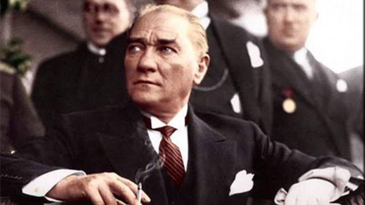 FatmaYalnkaya19's tweet photo. Çok şükür hem müslümanım hem de kemalist.. Ama; hem müslüman olup, hırsız din tüccarı olunmaz..
#MüslümanKemalistOlamaz https://t.co/okJCg8cqUk