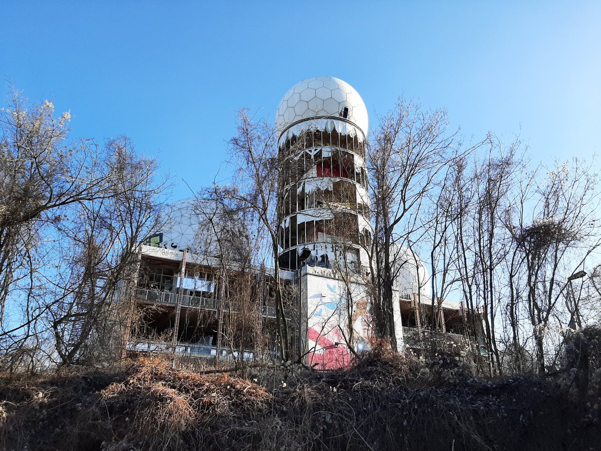 rthejournalist's tweet photo. Finally made it to 'Teufelsberg' (devil's mountain), built of rubble and hosting a former US Cold War listening station. Today it blares spooky music and charges 7 euros to grace its graffiti laced interior. #onlyinBerlin #adventuresinlockdown https://t.co/eJimesn4rm