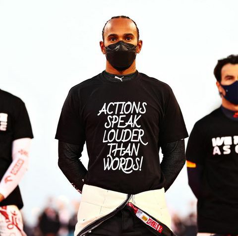 sarah44lewis's tweet photo. @LewisHamilton t-shirt today was everything so nothing more to say 👏
#Vettel and @SchumacherMick wearing similar t-shirts to Lewis t-shirt last year and it was a nice and respect move from them 👍
#BahrainGP #LH44 #SV5 #MSC47 #EndRasicm #WeRaceAsOne https://t.co/CYLWOU0nEn
