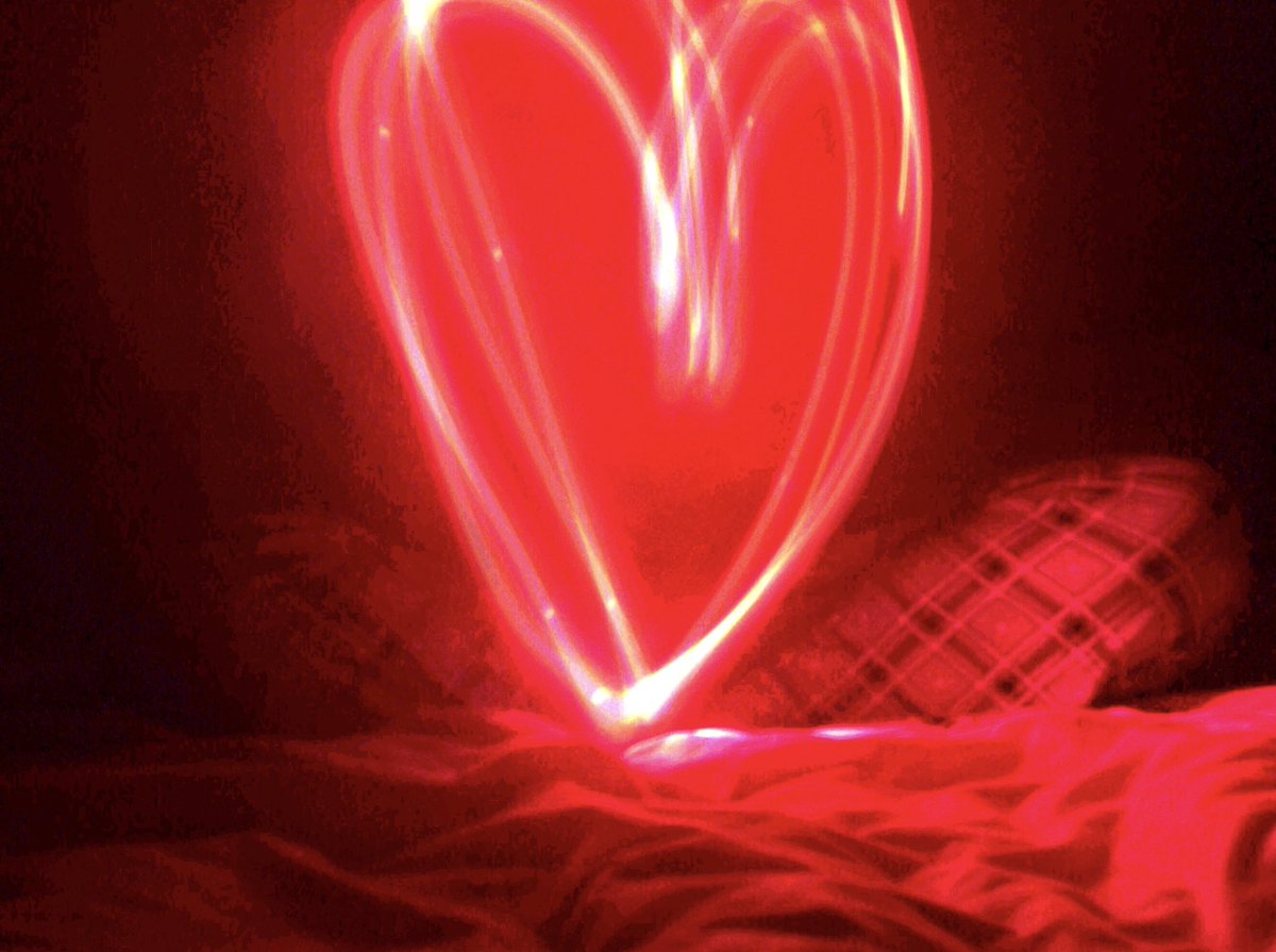shiftms's tweet photo. Good night everyone! This weeks @52frames theme was #Slow_shutter so I did light painting for the first time. I make sure I say good bye properly tomorrow before I hand the account back! https://t.co/dntNCrQ3zv