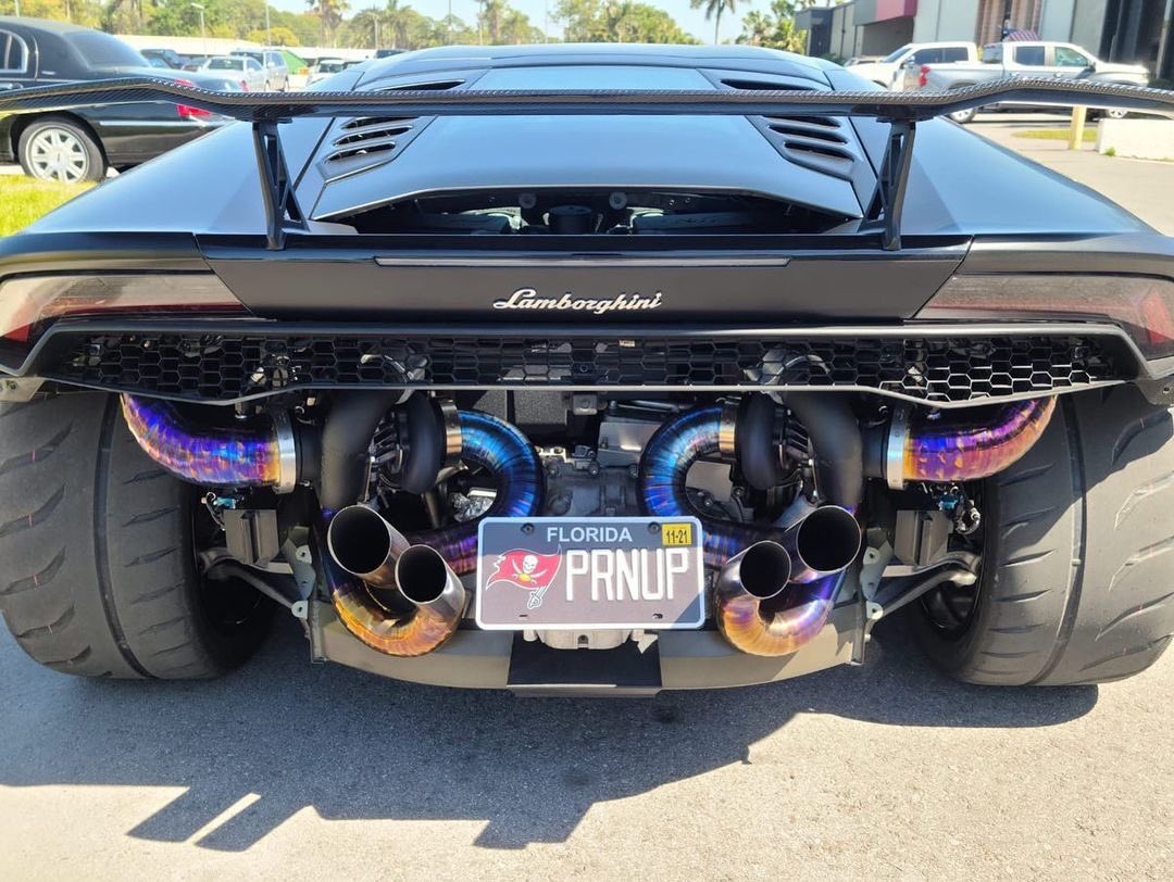 TurbologyLLC's tweet photo. Prenup: @sithlordtres by @charlieturbos
•
#turbology #316speed #lamborghinihuracan #lambohuracan #lamborghini #lambo #huracan #performante #v10 #twinturbo #turbo #exoticcars #exoticcar #supercars #supercar #fabricationlife #weldinglife #fabrication #welding #titanium #prenup https://t.co/d25KEX3WVK