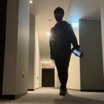 同じマンションに自由業の友達がいれば？毎日パジャマとスリッパでゲームができる!