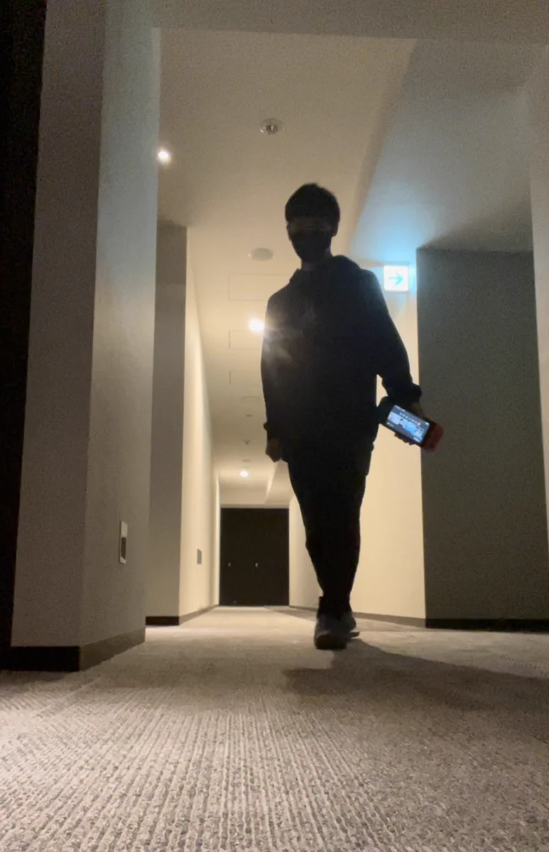 同じマンションに自由業の友達がいれば？毎日パジャマとスリッパでゲームができるwww