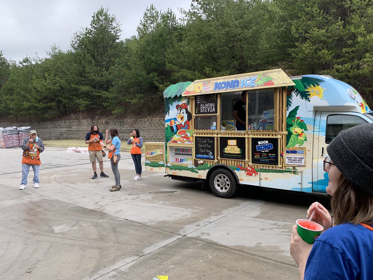 atrinowski6980's tweet photo. Just Desserts! Thanks @KONAICE for coming out yesterday! #SuccessSharing #Dahlonega #takingcareofourpeople @cole91960676 @MikeMize65 @hollytate122 @thdsandi @WarrenMcClung2 @Mountaindaisy68 https://t.co/RsdxCmXkKE