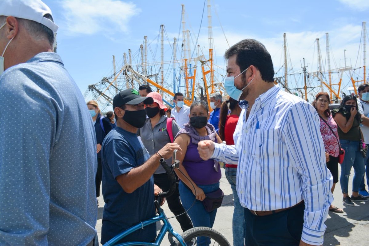 El gobernador <a href="/QuirinoOC/">Quirino Ordaz Coppel.</a> es un hombre comprometido con el sector pesquero. Un honor para mí acompañarlo a la entrega de los vales para los beneficiarios del programa de Empleo Temporal, este año son 28 mil los ciudadanos que recibirán los recursos de este programa. #PuroSinaloa