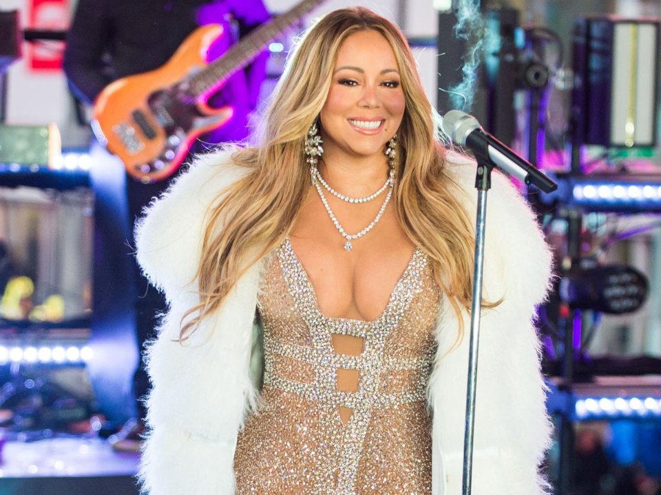 queondamedio's tweet image. #DivaWeek MARIAH CAREY 👑

La diva de los hits, reconocida por su registro vocal y sus notas inalcanzables, cumplió 52 años el 27 de marzo. Con más de 200 millones de copias vendidas, Mariah es una de las artistas más exitosas de la historia.