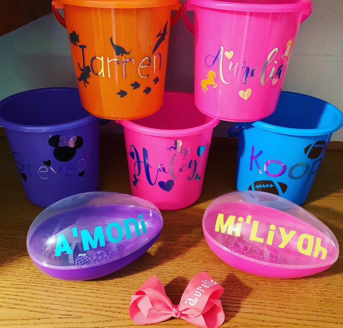 MinnichChelsea's tweet photo. I’m selling personalized Easter gifts 🐣🐰🌈 please retweet! 
Buckets $8
Bows $5
Eggs $5 https://t.co/cofyPeqm0y
