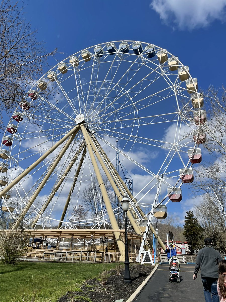 kthomas314's tweet photo. I made out to @SFStLouis today. It was a sunny but cool and breezy day, but all the blooming trees and mostly clear sky helped make it a great day to get outside and enjoy some rides. #SFStL #GatewaytoThrills #SixFlagsStLouis #EurekaMO https://t.co/JZjSUESMDB