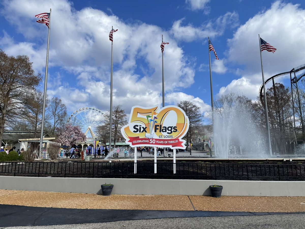 kthomas314's tweet photo. I made out to @SFStLouis today. It was a sunny but cool and breezy day, but all the blooming trees and mostly clear sky helped make it a great day to get outside and enjoy some rides. #SFStL #GatewaytoThrills #SixFlagsStLouis #EurekaMO https://t.co/JZjSUESMDB