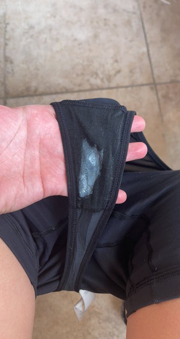 I’m ovulating and I’m so fucking wet I have to keep changing my underwear ? someone impregnate me https://t