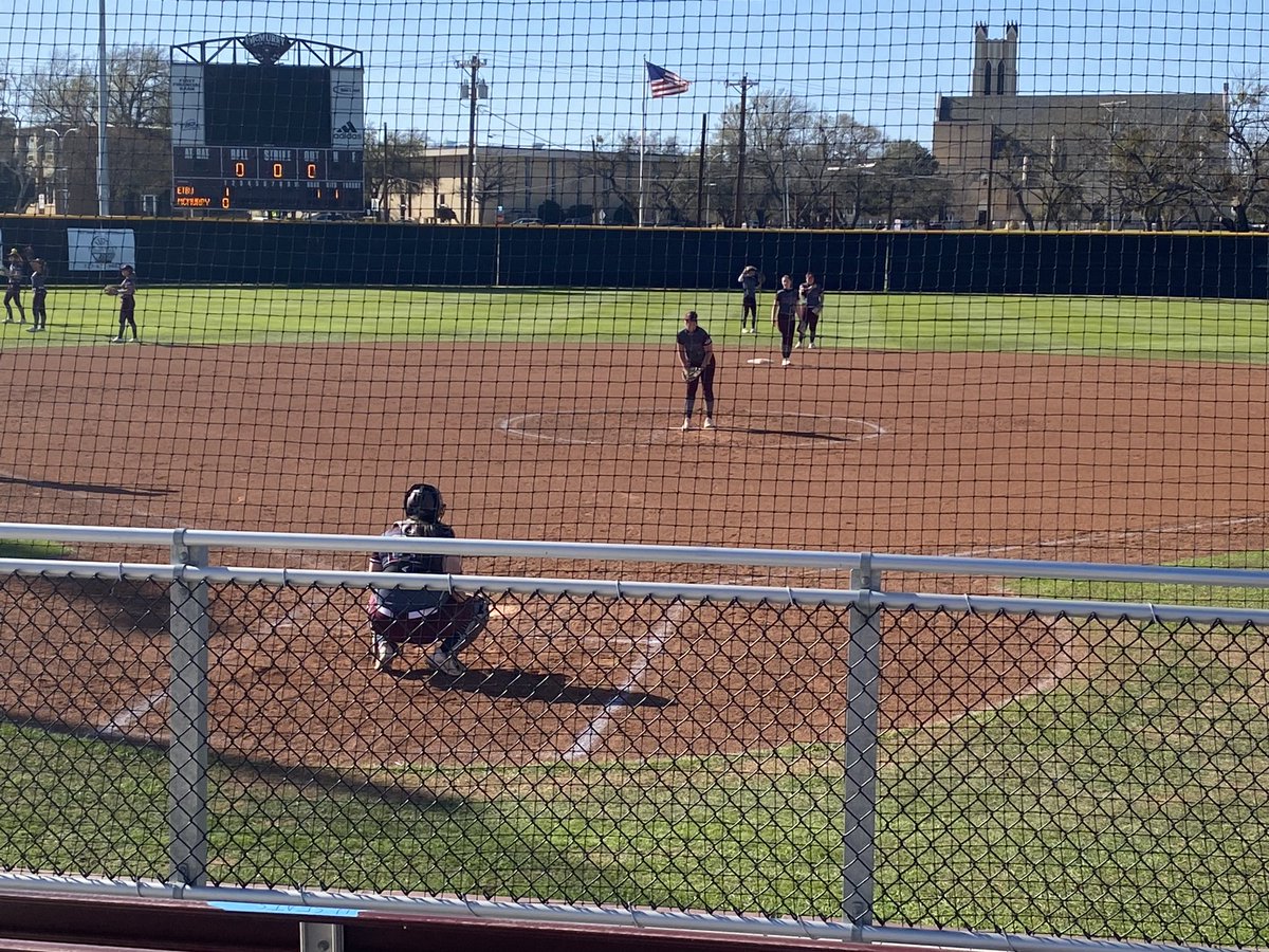 vernoncollegesb's tweet photo. Watched former Chaps live and in action this weekend take down #2 ETBU. @england_kk pinch hit at bat, @nicole_pinney6 started G2 in the circle &amp; @mickhaylanunez caught G2 at home for @McMSoftballteam . 

Keep making us proud

#PLTF | #ChapsTo4Year https://t.co/4BV5z1vsZA