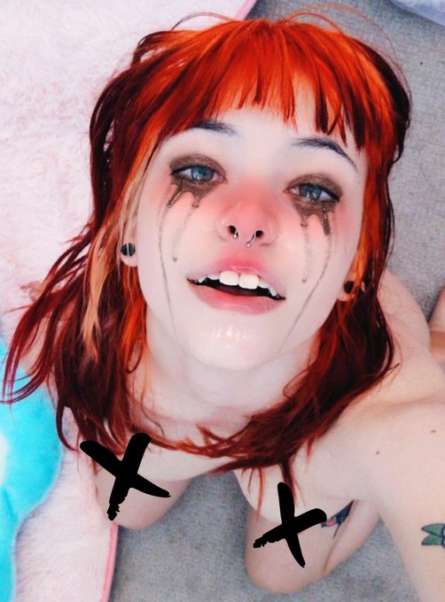 I woke up, saw this filter and chose thirst trap https://t.co/VOrP43Jhof https://t.co/odlIWmSkip