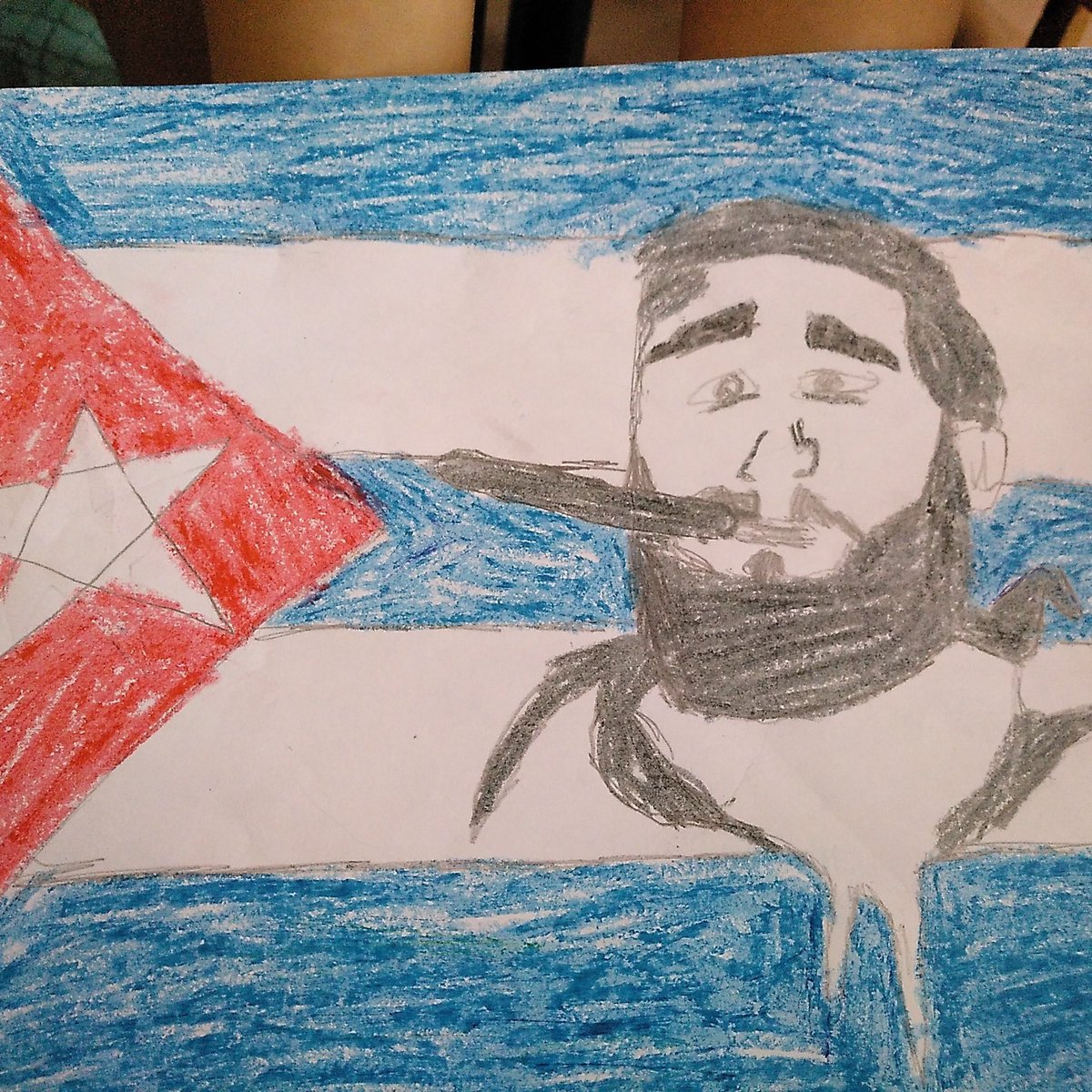DeborahArias18's tweet photo. Hoy mi niño pintó este dibujo, después de explicarle por qué habían tantos pueblos ayudando a #Cuba 
#NoMásBloqueo
Ya va sintiendo #PasiónXCuba https://t.co/8Lc50q18WY