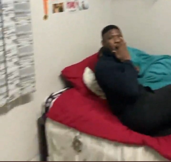 _sirbartman's tweet photo. Nobody

Me at 3am after getting caught stealing food from the fridge: https://t.co/yv0dQ5TVC6