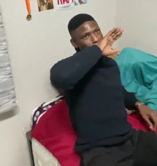 _sirbartman's tweet photo. Nobody

Me at 3am after getting caught stealing food from the fridge: https://t.co/yv0dQ5TVC6