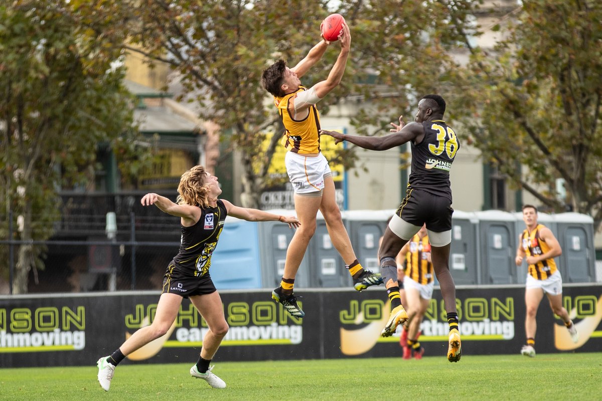 KadekThatcher's tweet image. Richmond were too strong in @BoxHillHawks 4th practice match against them on Sunday morning. Though a lot of good signs for the season to come!
Full album of the match against @RichmondVFL now up on my Facebook Page
🔗 bit.ly/2QH04Zr