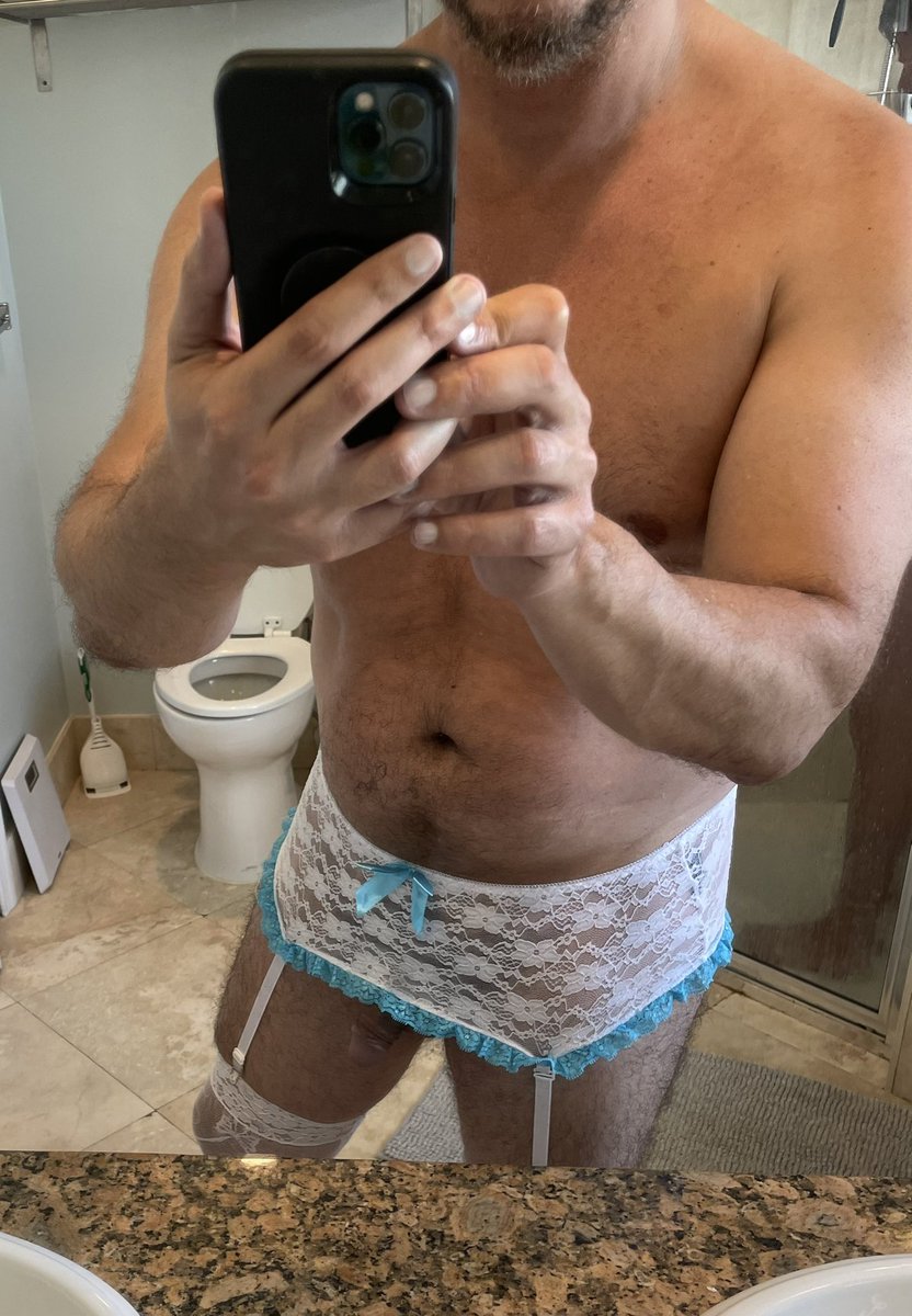 FistingW's tweet image. Horny Sunday, got 4 loads and fisted by my husband’s meaty fists, WOOFF.