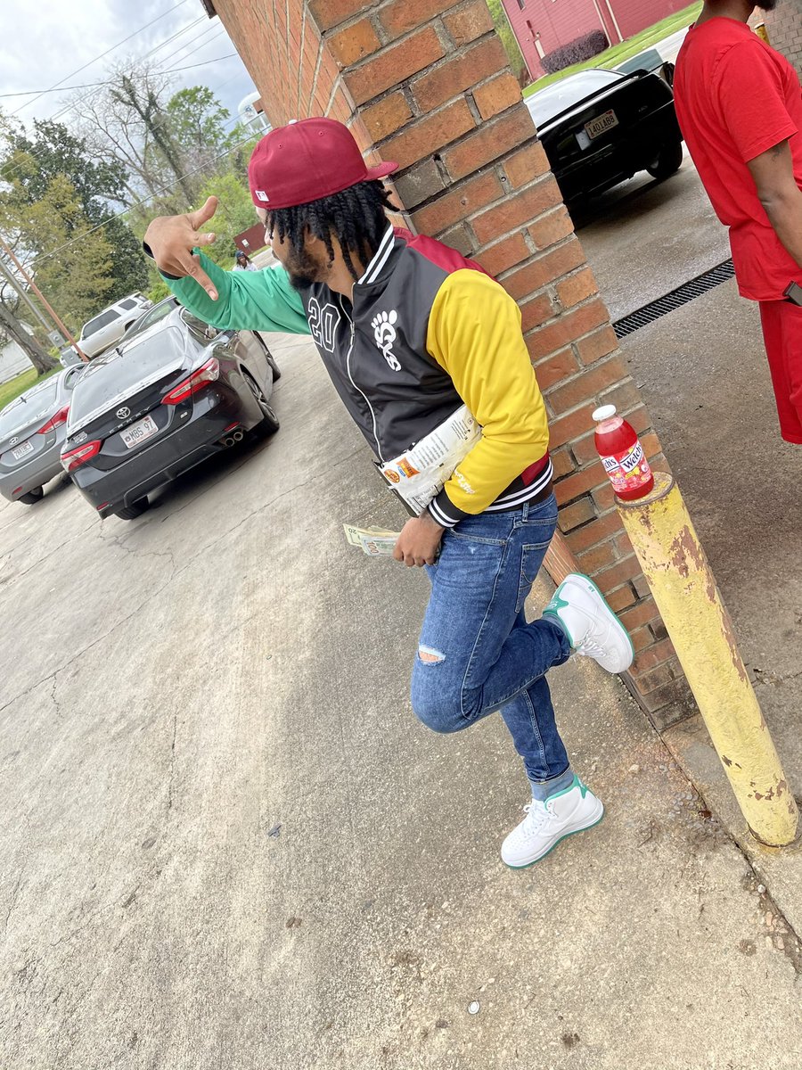 MjayDaGr8's tweet image. I might get talked about but ion get touched #DaGr8™️ #GoldMemberShitOnly #six78 #8Baby @_MoneyG_