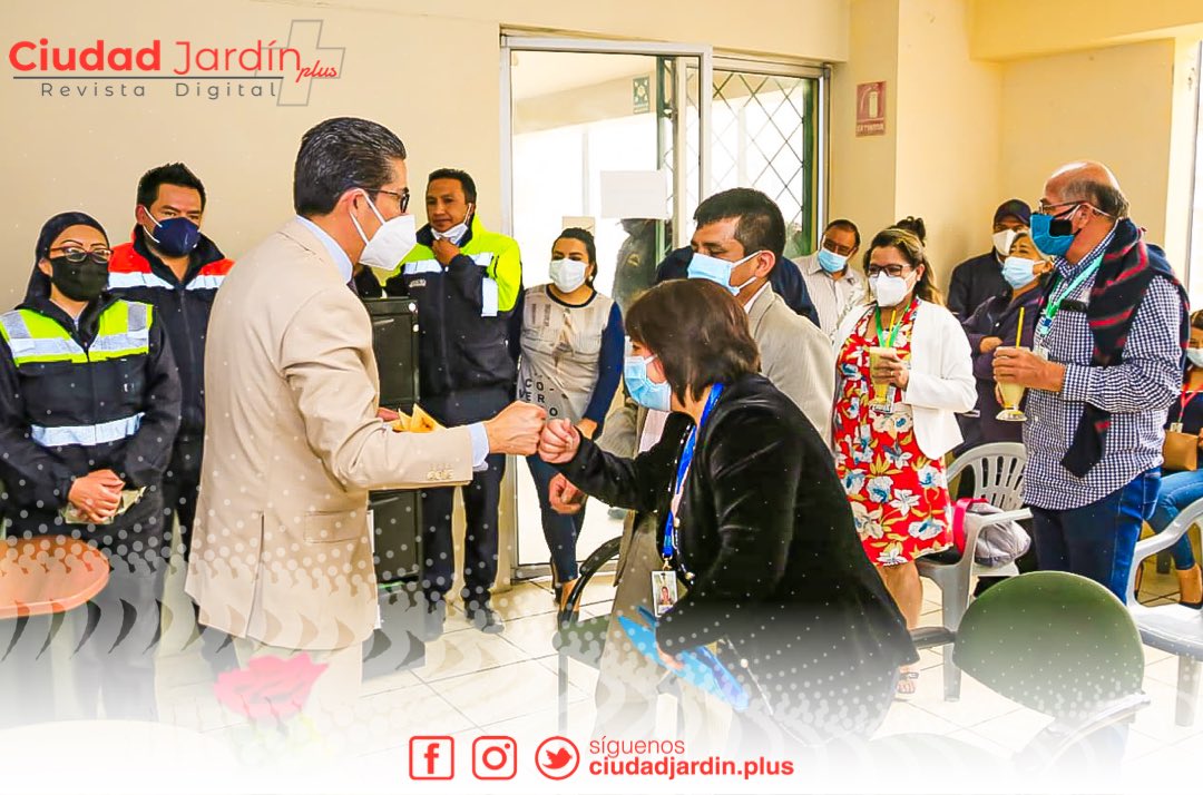 ciudadjardinpls's tweet photo. #CIUDAD 📢

Alcalde atiende necesidades de los mercados Simón Bolívar y Central
La mañana de este viernes 26 de marzo, el alcalde de Ambato, Dr. Javier Altamirano Sánchez. 

https://t.co/mpBzqMDPxq

#Ambato #CiudadJardínPlus
#Tungurahua #Ecuador https://t.co/yRc5kDPjUb