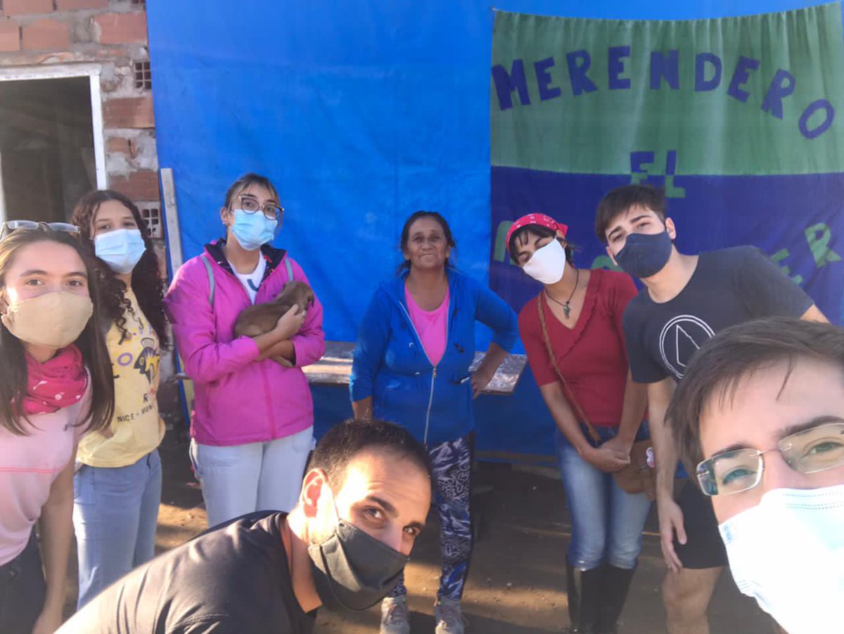 ClubLeoSR's tweet photo. Hoy estuvimos en el merendero "El Amanecer" y llevamos algunas donaciones de comida y ropa de invierno🙌🏽❄️ https://t.co/61nNdfSVfL