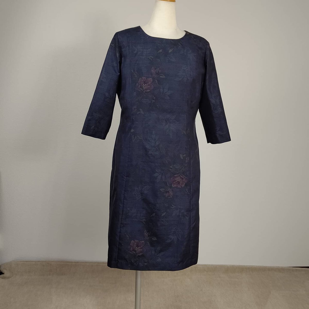 着物リメイクzunezune ズネズネ Pa Twitter 大島紬を送っていただき リメイクしました ひざ丈ワンピース2枚作れそうです 見頃に裏を付けました 持ち込みサイズオーダーはミンネさん経由でお取引が便利です メルカリはできません 着物リメイクワンピース