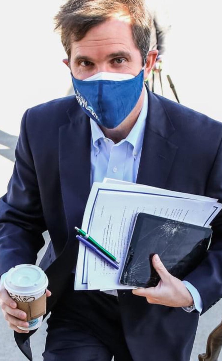 KentuckyFreedom's tweet photo. This is what a fully vaccinate idiot looks like. https://t.co/xlu8RI7Mgl