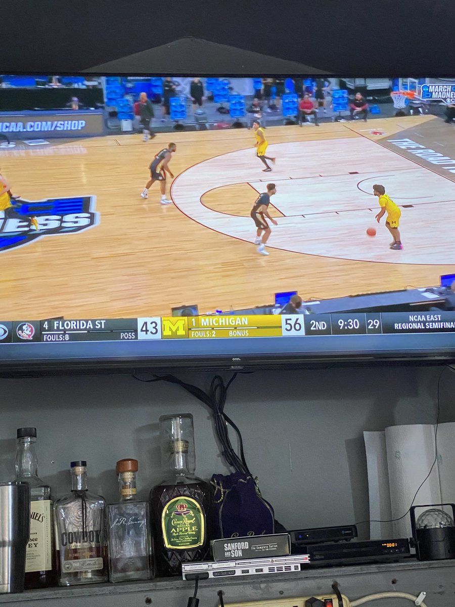 DaMayor76107's tweet photo. Been busy all day finally tuning in to My Wolverines doing their thang!!! #GoBigBlue #FSUvsMICH https://t.co/bkXrpcoH1J