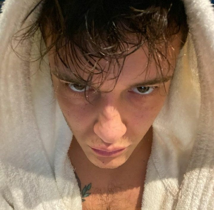 emsonedshug's tweet photo. @tommaso_zorzi Ciao Tommaso, lui Γ¨ Edoardo, il ragazzo al quale abbiamo fatto vincere il GFVIP, carino vero? Se vuoi puoi entrare nel nostro hashtag, #edvip π https://t.co/WgKHhTyfOu