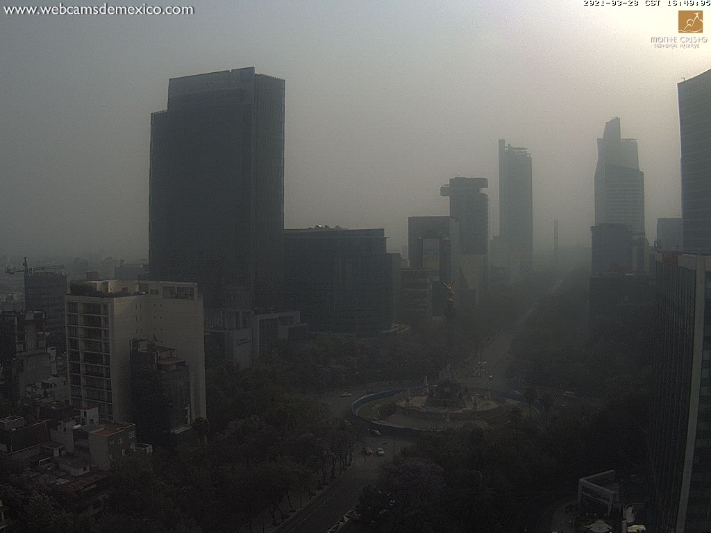 webcamsdemexico's tweet photo. Así la #Tolvanera en este momento en la Ciudad de México, #CDMX.

Transmisión #EnVivo 24/7 desde Paseo de la Reforma 👇🏼
https://t.co/vJV8fu1aQy https://t.co/nKCTm20lK4