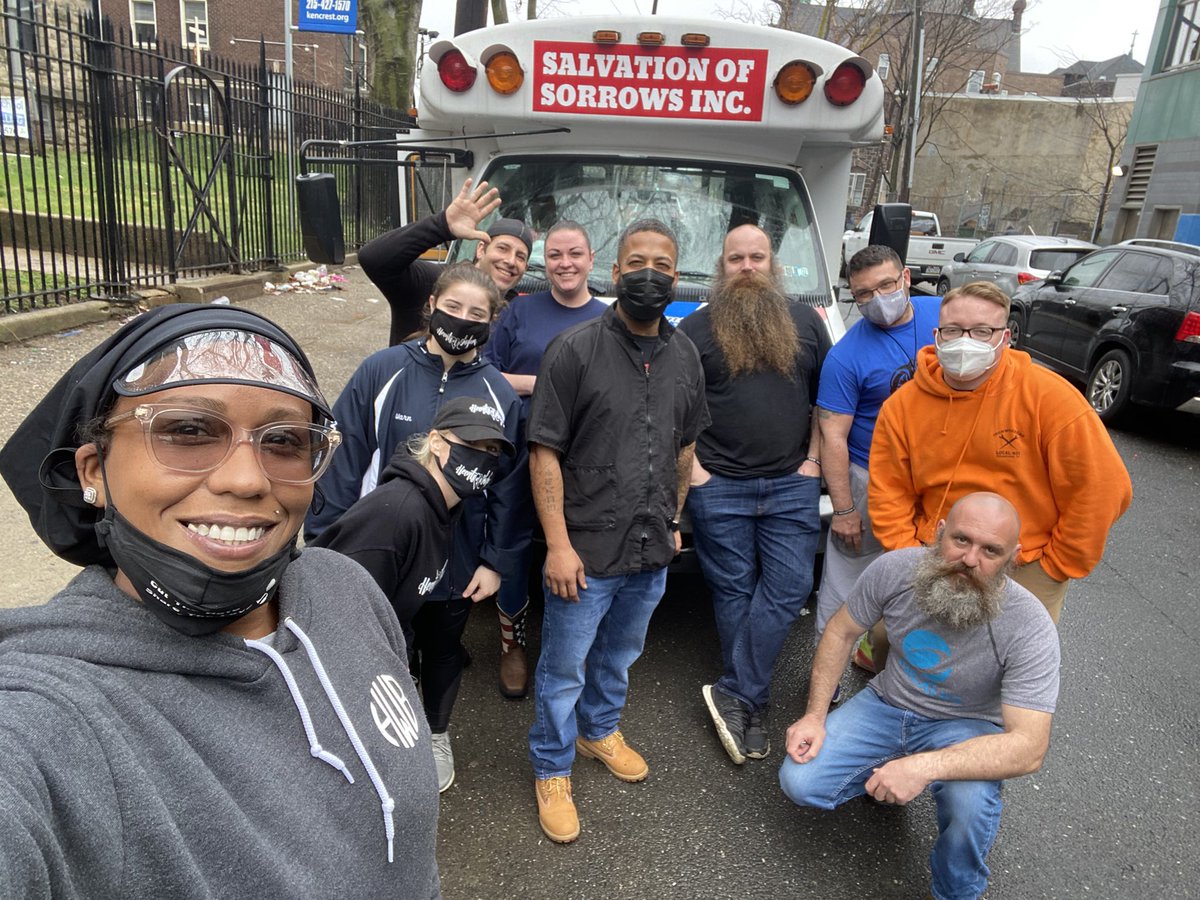 HeartsofSkylar's tweet photo. 65 pizzas, 7 cases of chips, water, snack bags, toiletry bags, rescue blankets, ponchos, new clothes and 1000’s of masks and provided haircuts. SOS, Coalition of Beards and ❤️’s were able to feed and help over 260 people #nonprofit #community #giving #kensington #homeless https://t.co/1xtRIhVXO1