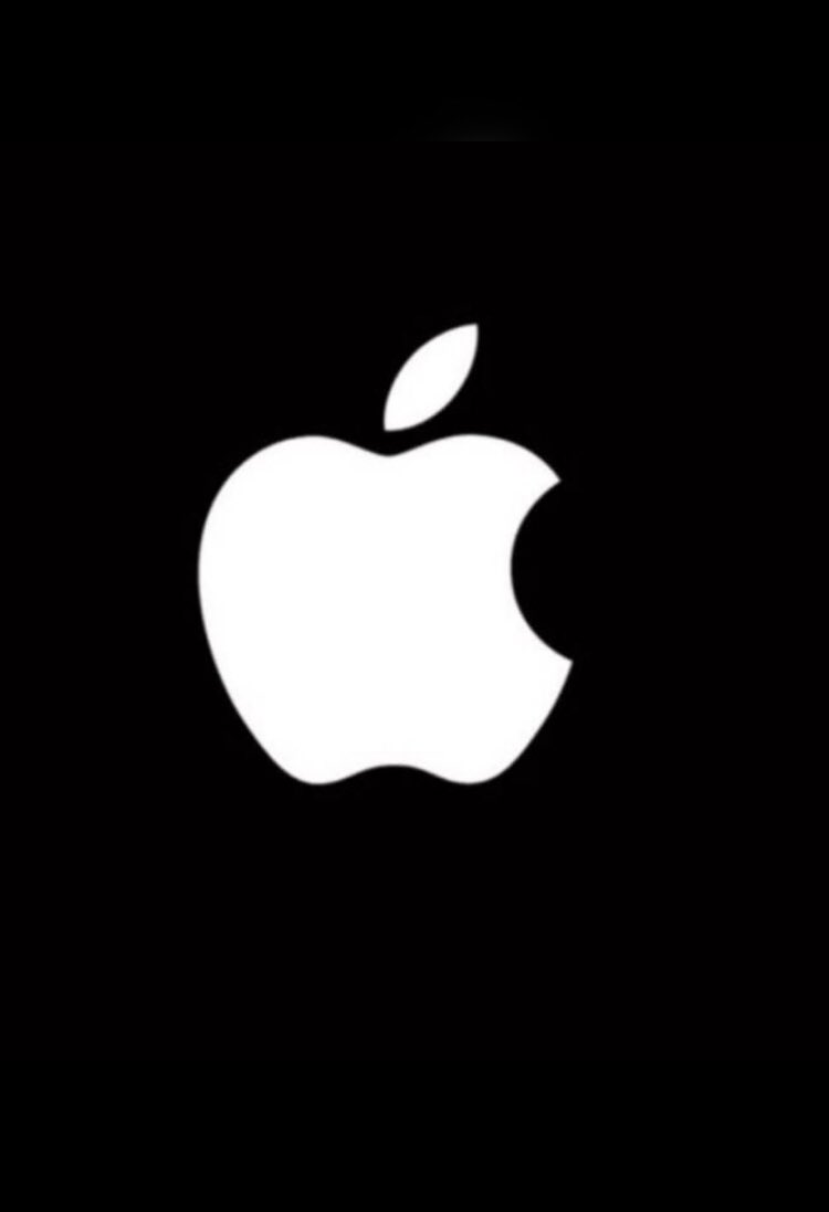 LimJerryson's tweet photo. Please.... If you’re an iPhone user.... Have you ever wonder why they ate that apple... #iphone_Users https://t.co/28nOXt6lje