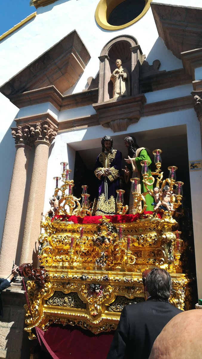 davidgbellota's tweet photo. Ya es hora de dormir y solo pensar que otro año más, no te puedo pasear x sevilla pero es un Lunes Santo diferente te podre ver en tu altar montado por tus Ángeles celeste tu me entiendes, esperaremos un año entero para darte ese paseo que devemos SALUD SIEMPRE, @HdadSanGonzalo https://t.co/1Ys8yCcLiv