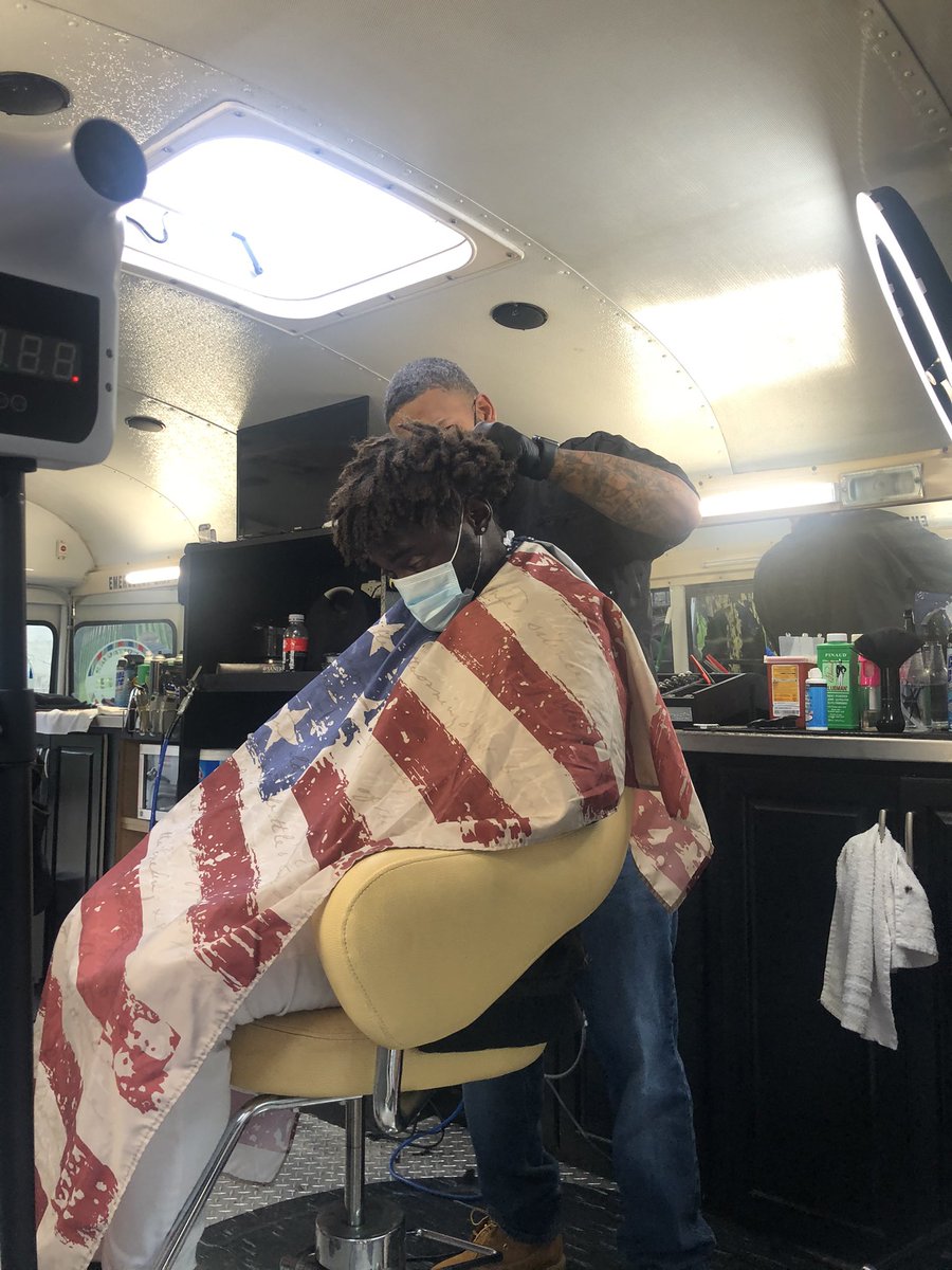 HeartsofSkylar's tweet photo. Thank you to all that donated and volunteered today and for helping us continue our mission!  
*We do get permission to post pictures from those who we do serve in Kensington! https://t.co/TBHfIIyO5n