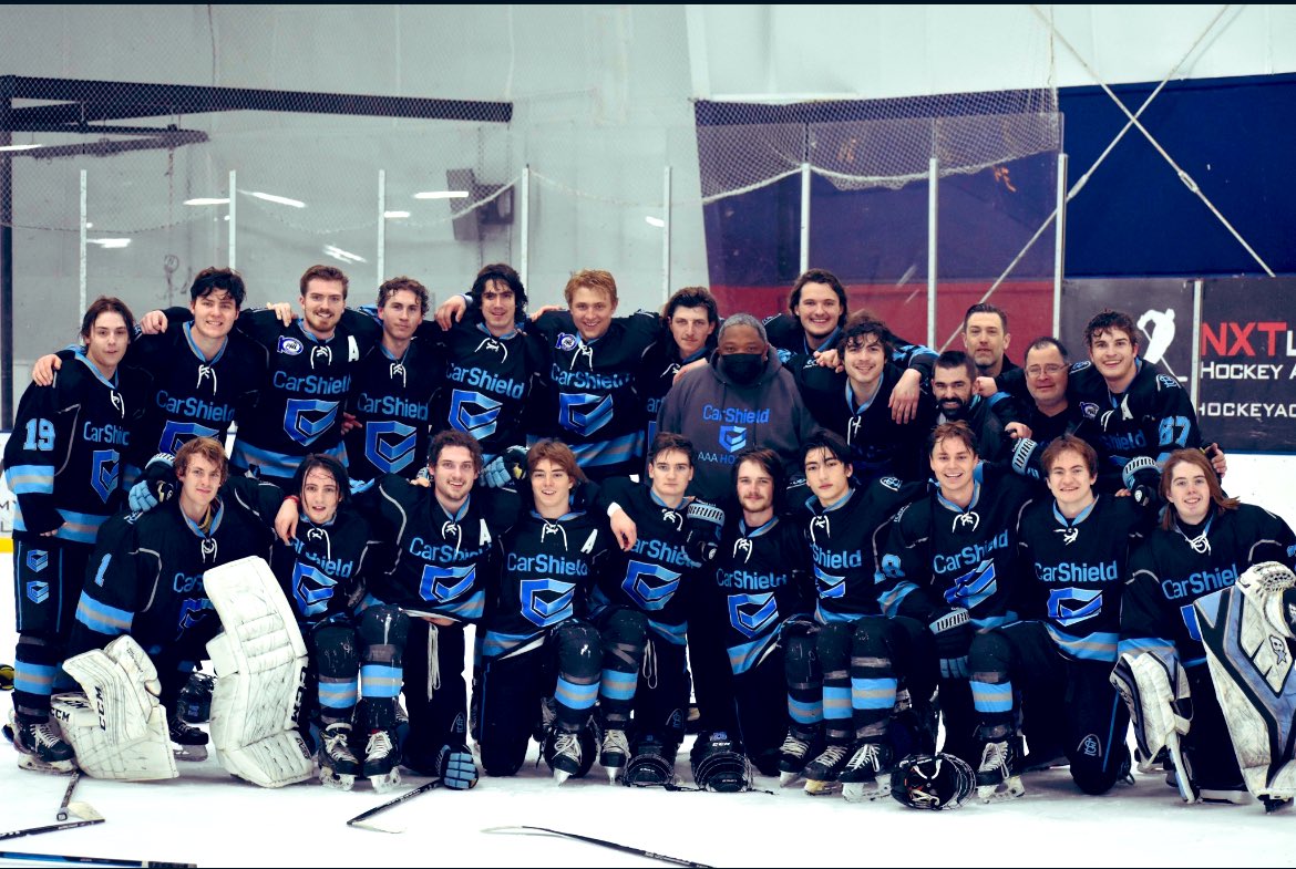 CarshieldHockey's tweet photo. Congratulations to our 18U team who is headed to @usahockey nationals after sweeping the Central district championships with wins over @ChicagoMission @BucsAAA @TWHOCKEY #ROLLSHIELD #NattysBound  @NAPHL @CarShield @mohockeyyd @STLBLUESYH https://t.co/dphpoiFOck