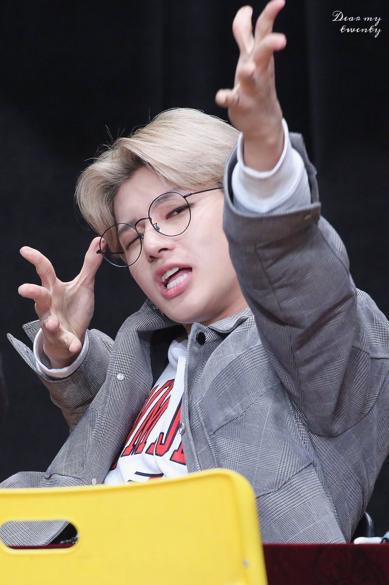 wyarchive's tweet image. a flying heart from wooyoung for anyone that needs it today! 🏹ミ♡