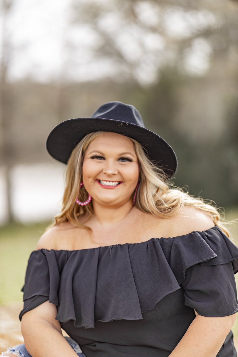 brittbaker22's tweet photo. senior sunday🤍 https://t.co/WrRTR079Ou